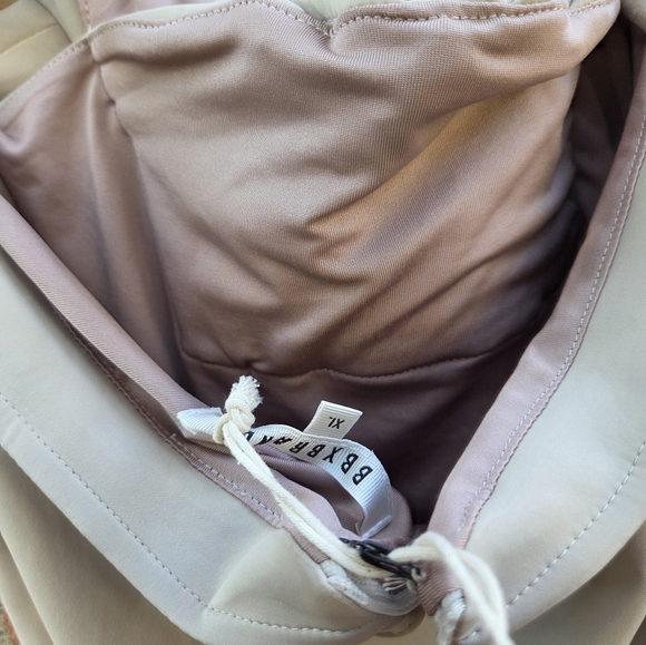 Elegant Cream Midi Dress - Picture 7 of 7